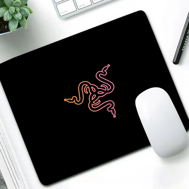 Tablet With All Accessories - Razer Luxe Muismat Anime Gamer Bureaumat